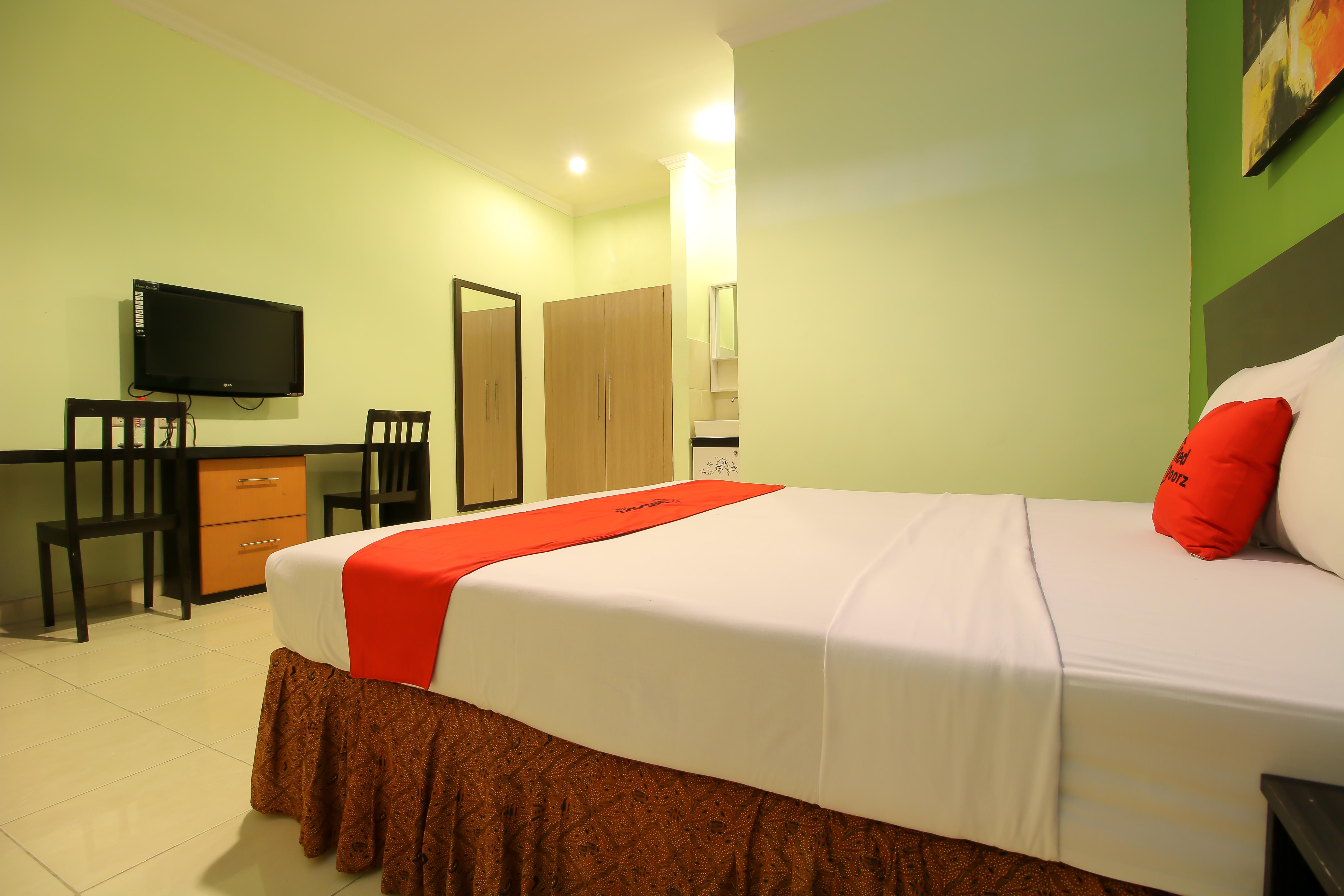 Reddoorz Plus @ Taman Siswa 2 Джокьякарта Экстерьер фото