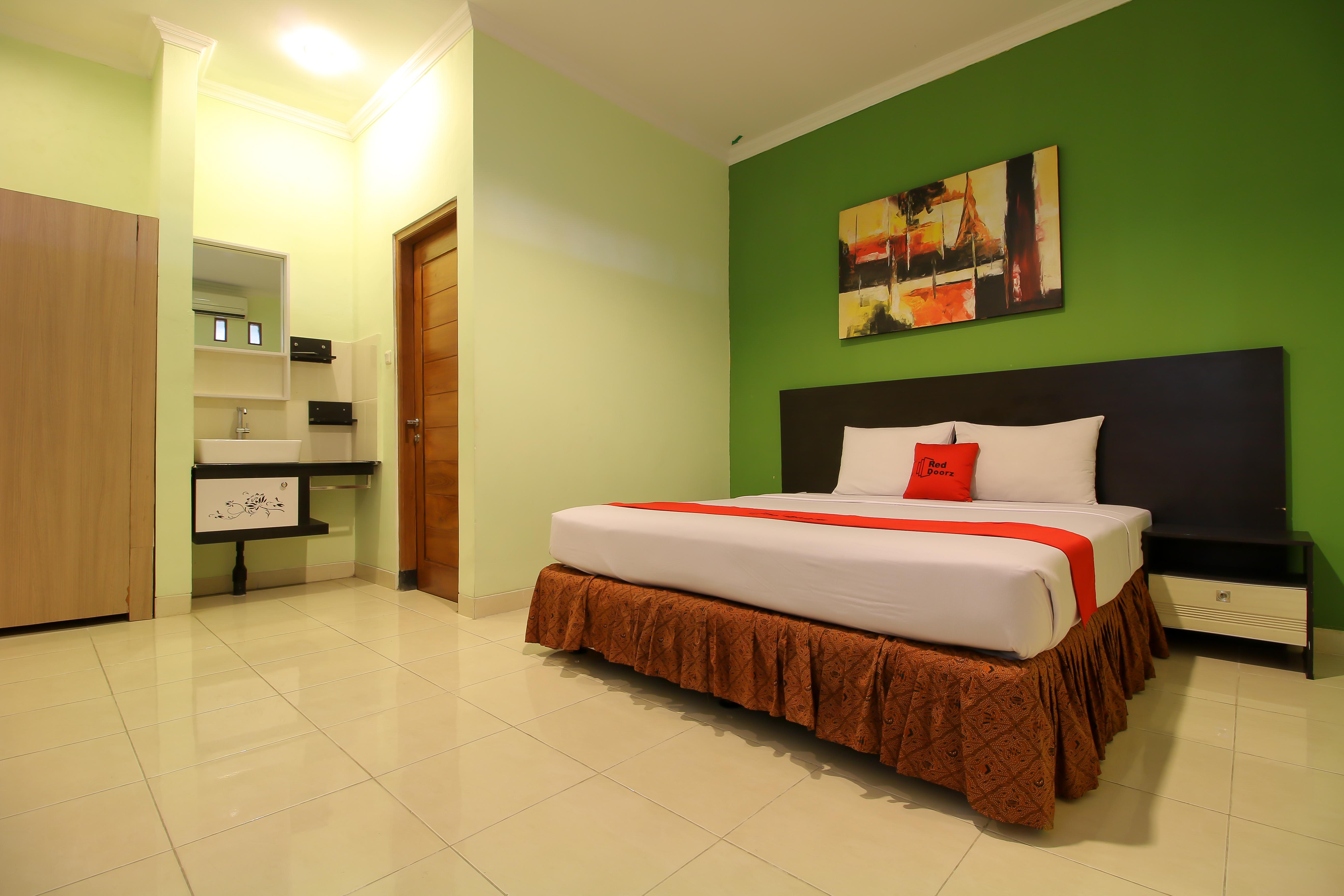 Reddoorz Plus @ Taman Siswa 2 Джокьякарта Экстерьер фото