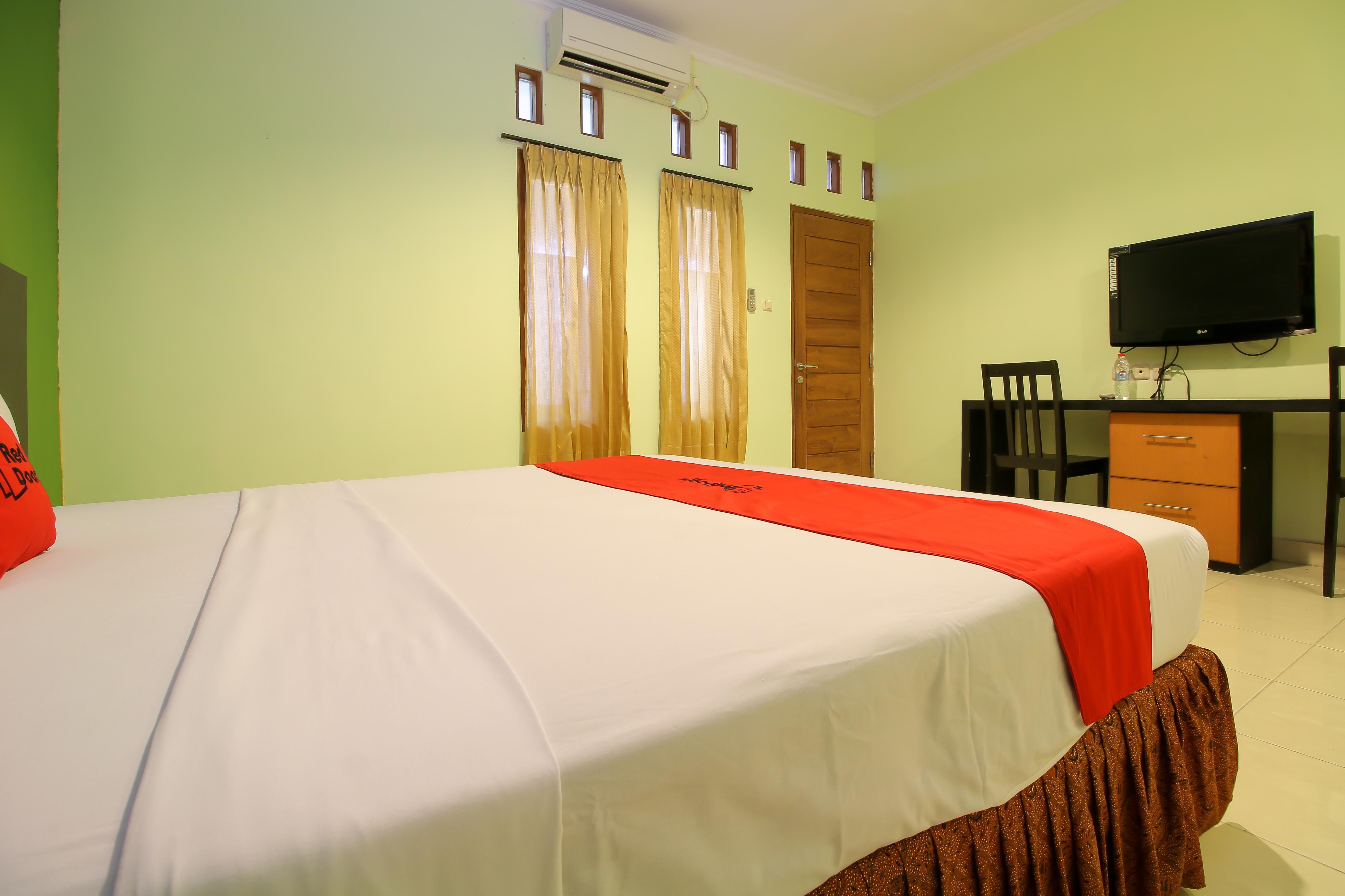 Reddoorz Plus @ Taman Siswa 2 Джокьякарта Экстерьер фото