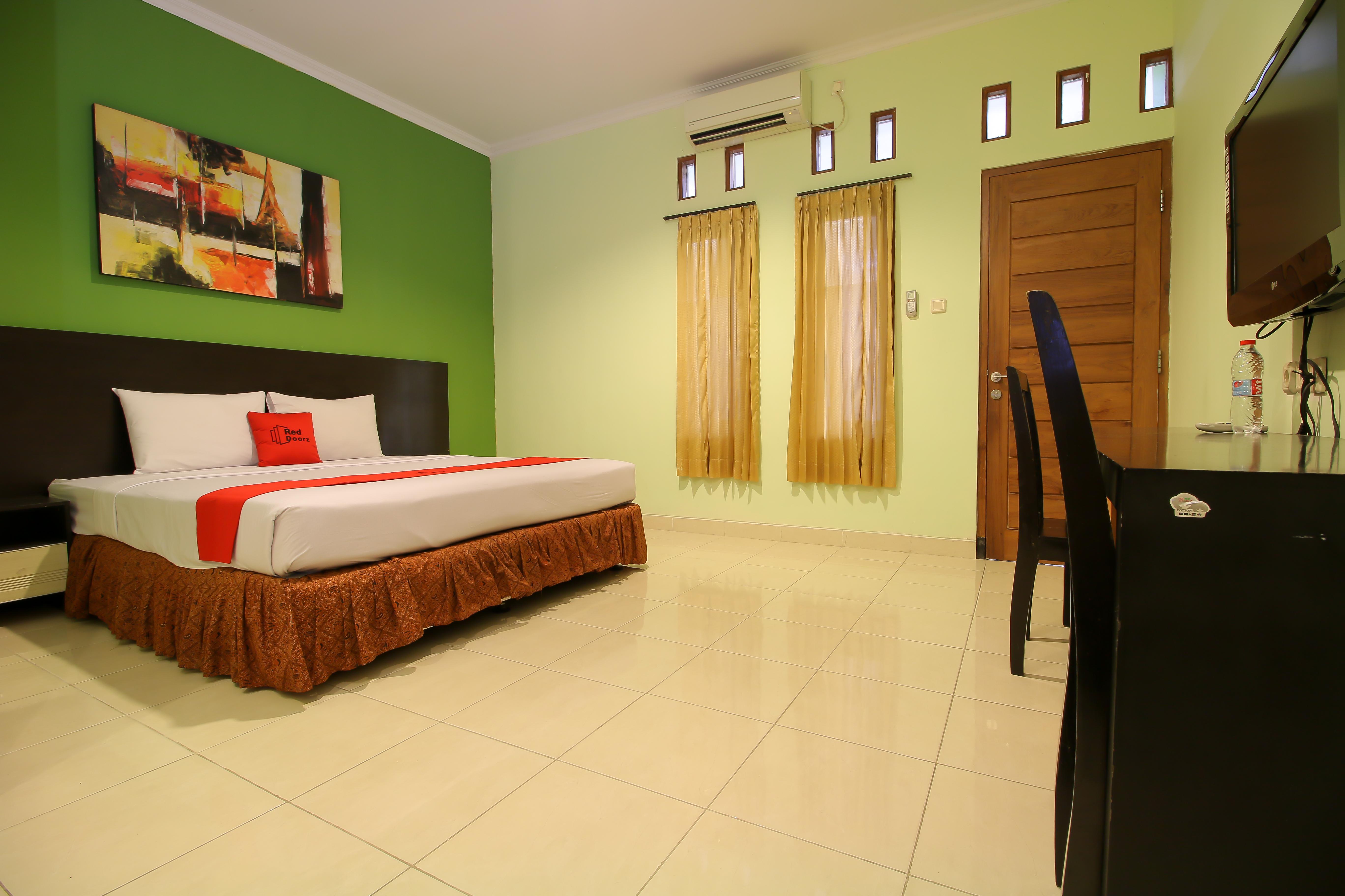Reddoorz Plus @ Taman Siswa 2 Джокьякарта Экстерьер фото