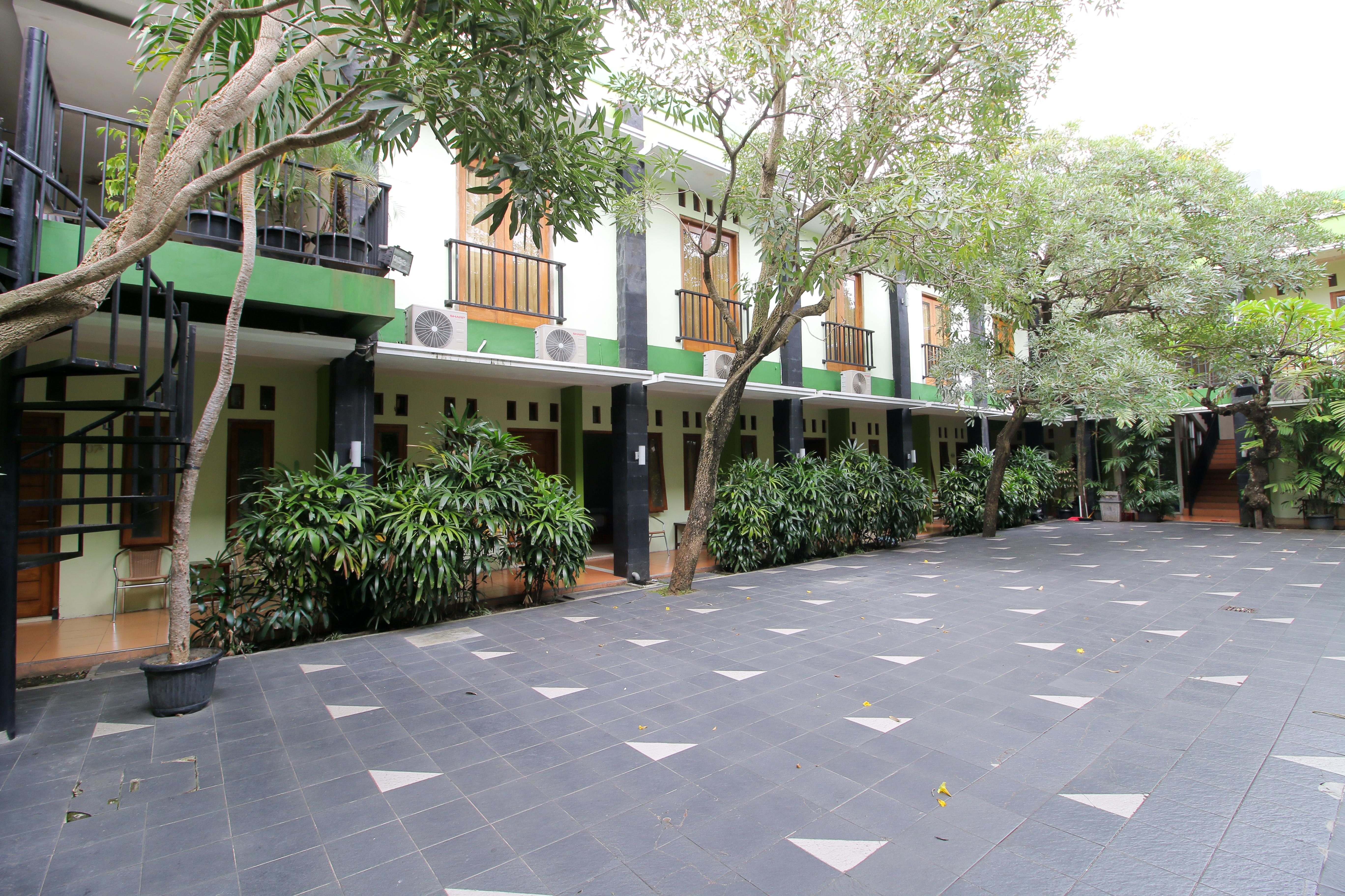Reddoorz Plus @ Taman Siswa 2 Джокьякарта Экстерьер фото