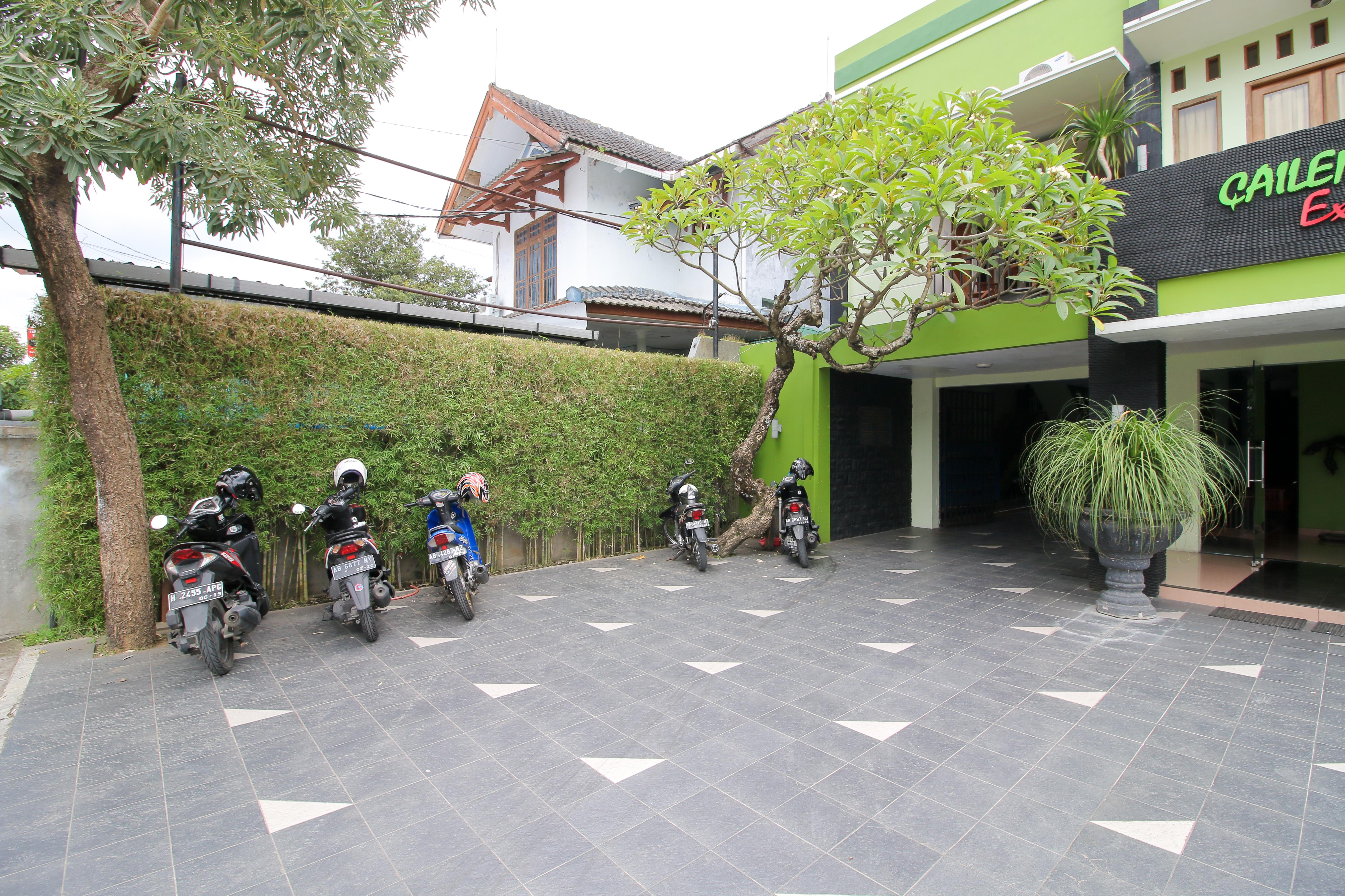 Reddoorz Plus @ Taman Siswa 2 Джокьякарта Экстерьер фото