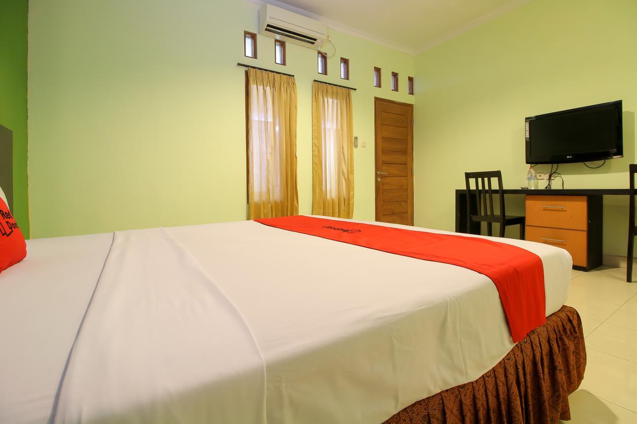Reddoorz Plus @ Taman Siswa 2 Джокьякарта Экстерьер фото