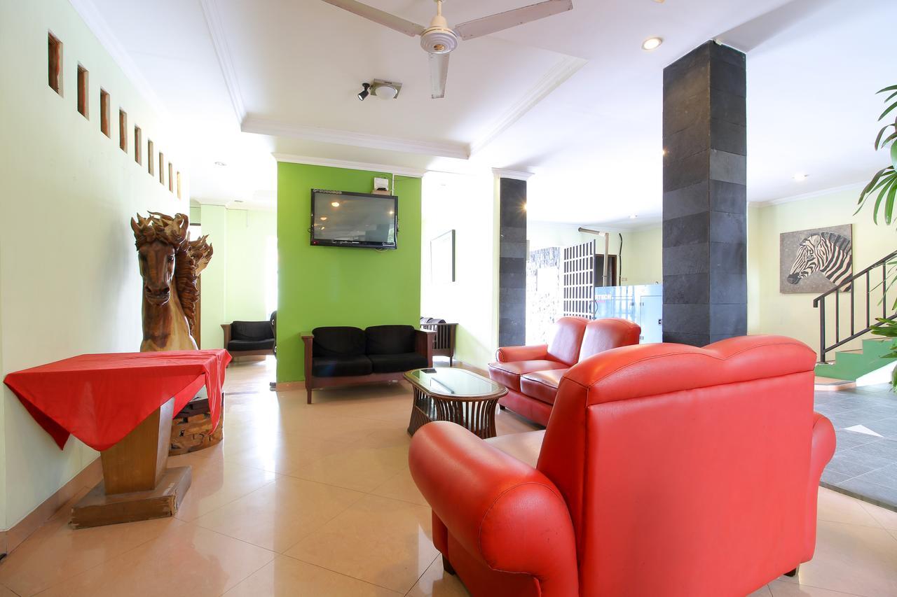 Reddoorz Plus @ Taman Siswa 2 Джокьякарта Экстерьер фото
